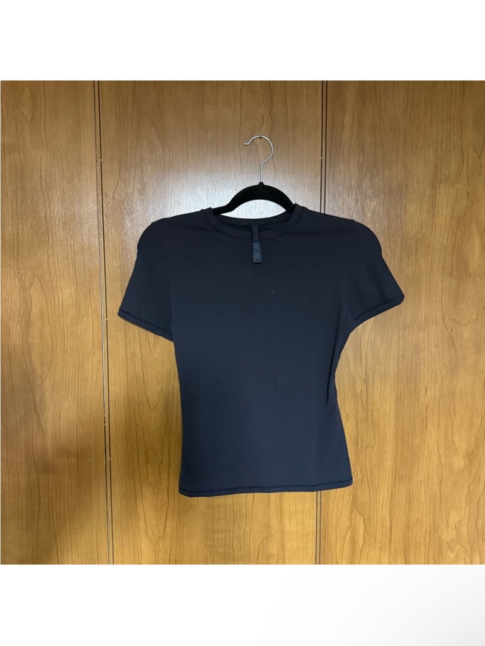 SKIMS Fits Everybody Tee- Black Short Sleeve Crewneck Tee - Picture 3 of 3